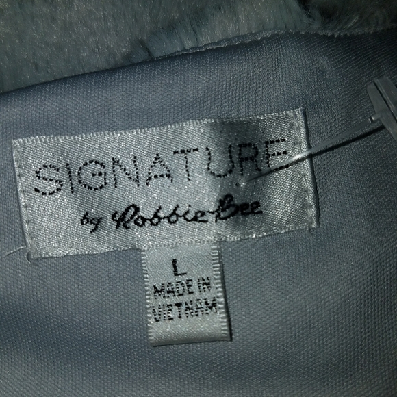 Signature by Robbie Bee, size L, faux fur shrug - Picture 6 of 7